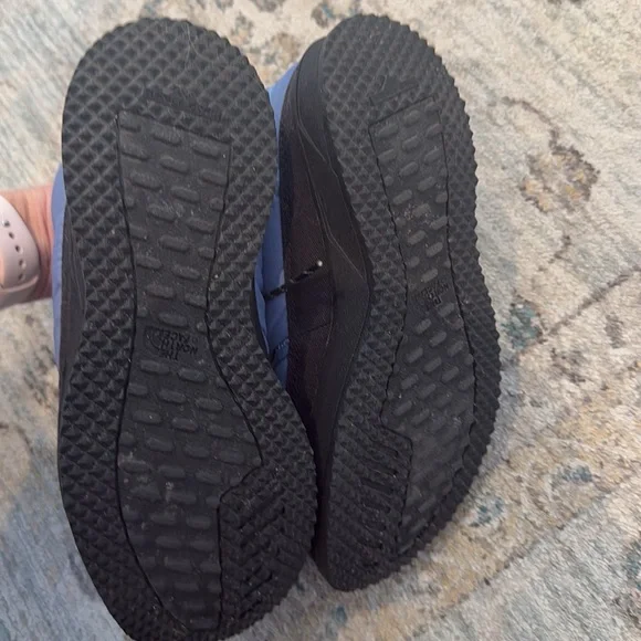 Women’s blue/purple snow boots size US 8. Worn once. Perfect condition. - Picture 3 of 4